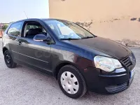 Usado VW Polo Highline 100 CV (73 kW) 2004 Negro Berlina