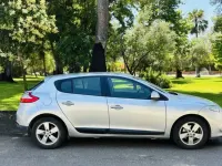 Usado Renault Mégane Dynamique 106 CV (77 kW) 2010 Plateado Utilitario