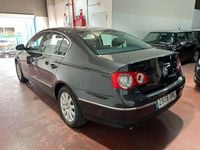 Usado VW Passat Highline 140 CV (102 kW) 2008 Gris Berlina