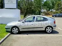 Usado Renault Mégane Privilege 110 CV (80 kW) 2001 Gris / plata Berlina