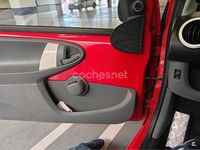 Usado Peugeot 107 68 CV (50 kW) 2011 Rojo Utilitario