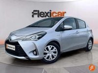 Usado Toyota Yaris Hybrid Active 100 CV (73 kW) 2019 Gris Utilitario