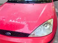 Usado Ford Focus Trend 115 CV (84 kW) 2002 Rojo Berlina