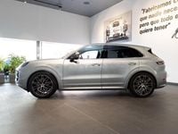 Usado Porsche Cayenne 470 CV (345 kW) 2025 Gris / plata SUV