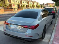 Usado Mercedes E220 197 CV (144 kW) 2025 Gris / plata Berlina