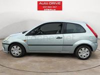 Usado Ford Fiesta Ambiente 70 CV (51 kW) 2004 Gris / plata Utilitario