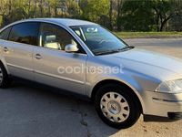 Usado VW Passat Trendline 130 CV (95 kW) 2002 Gris / plata Berlina