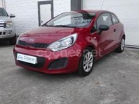Usado Kia Rio 85 CV (62 kW) 2013 Granate Berlina