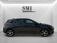Usado Hyundai i30 120 CV (88 kW) 2022 Gris Utilitario