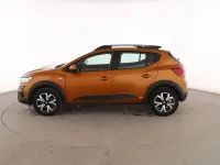 Usado Dacia Sandero Comfort 91 CV (66 kW) 2022 Dorado Berlina
