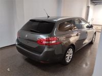 Usado Peugeot 308 Style 100 CV (73 kW) 2020 Gris / plata Familiar