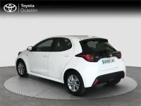 Usado Toyota Yaris Hybrid Active 116 CV (85 kW) 2021 Blanco Monovolumen