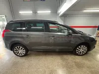 Usado Peugeot 5008 Allure 156 CV (114 kW) 2015 Gris / plata Monovolumen