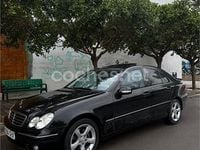 Usado Mercedes C220 Avantgarde 143 HP (105 kW) 2005 Preto Sedan