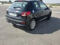 Usado Peugeot 206+ 70 CV (51 kW) 2009 Negro Utilitario