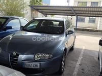 Usado Alfa Romeo 147 Distinctive 105 CV (77 kW) 2002 Gris / plata Utilitario