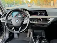 Usado BMW 118 136 CV (100 kW) 2021 Gris / plata Berlina