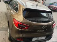 Usado Renault Kadjar Zen 110 CV (80 kW) 2015 Marrón SUV
