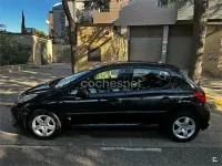 Usado Peugeot 207 70 CV (51 kW) 2009 Negro Berlina