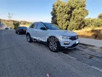 Usado VW T-Roc Advance 150 CV (110 kW) 2018 Gris / plata SUV