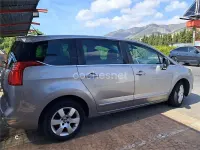 Usado Peugeot 5008 Allure 120 CV (88 kW) 2016 Gris / plata Monovolumen