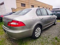 Usado Skoda Superb Ambition 105 CV (77 kW) 2012 Gris / plata Berlina