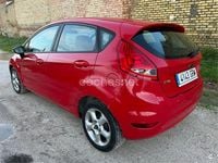 Usado Ford Fiesta Titanium 70 CV (51 kW) 2010 Rojo Utilitario