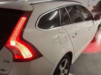 Begagnad Volvo V60 Momentum 215 HK (158 kW) 2011 Vit Kombi