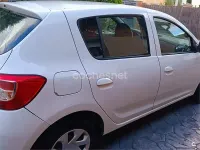 Usado Dacia Sandero Lauréate 75 CV (55 kW) 2015 Blanco Berlina