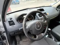 Usado Renault Mégane II Dynamique 105 CV (77 kW) 2008 Gris / plata Berlina