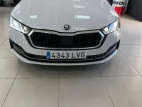 Usado Skoda Octavia Selection 150 CV (110 kW) 2022 Blanco Familiar