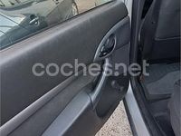Usado Ford Focus Ambiente 100 CV (73 kW) 1999 Gris / plata Berlina