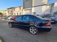 Usado Mercedes C200 Avantgarde 122 CV (89 kW) 2004 Azul Familiar