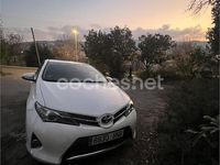 Usado Toyota Auris Active 90 CV (66 kW) 2013 Blanco Berlina