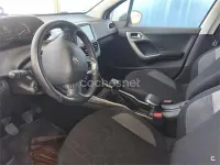 Usado Peugeot 2008 Style 82 CV (60 kW) 2018 Blanco SUV