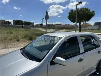 Usado Skoda Fabia Comfort 64 CV (47 kW) 2002 Gris / plata Berlina