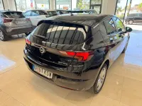 Usado Opel Astra Selective 110 CV (80 kW) 2019 Negro Utilitario
