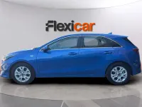 Usado Kia Ceed 101 CV (74 kW) 2024 Azul Utilitario