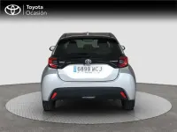 Usado Toyota Yaris Hybrid Active 116 CV (85 kW) 2022 Gris Utilitario