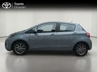 Usado Toyota Yaris Hybrid Active 100 CV (73 kW) 2018 Gris / plata Berlina