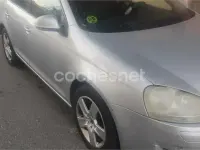 Usado VW Jetta Advance 105 CV (77 kW) 2006 Gris / plata Berlina
