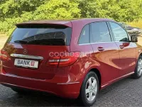 Usado Mercedes B180 122 CV (89 kW) 2013 Rojo Utilitario