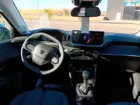 Nuevo Peugeot 208 Allure 100 CV (73 kW) 2025 Gris Utilitario