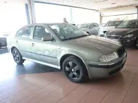 Usado Skoda Octavia Ambiente 102 CV (75 kW) 2004 Verde Berlina