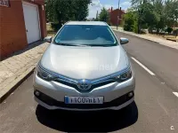 Usado Toyota Auris Hybrid Edition 136 CV (100 kW) 2017 Gris / plata Berlina