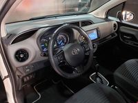 Usado Toyota Yaris Hybrid Active 100 CV (73 kW) 2019 Blanco Utilitario