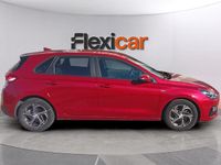 Usado Hyundai i30 120 CV (88 kW) 2022 Rojo Berlina
