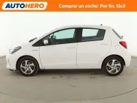 Usado Toyota Yaris Hybrid Active 99 CV (72 kW) 2017 Blanco Utilitario