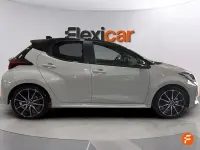 Usado Toyota Yaris Hybrid Plus 116 CV (85 kW) 2022 Blanco