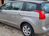 Usado Peugeot 5008 Active 115 CV (84 kW) 2013 Beige Monovolumen
